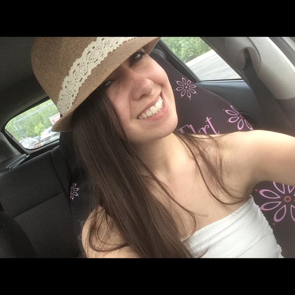 Meet your Posher, Sarah - Picture 1 of 1